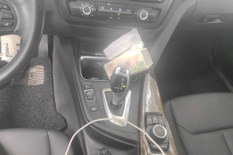 Used BMW 3 Series 2013 320Li Fashion Model Gear Lever