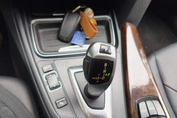 Used BMW 3 Series 2013 320Li Fashion Model Gear Lever