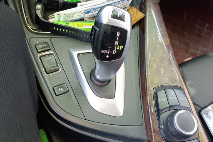 Used BMW 3 Series 2013 320Li Fashion Model Gear Lever