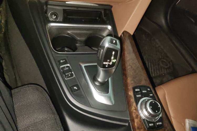 Used BMW 3 Series 2013 320Li Luxury Design Package Gear Lever