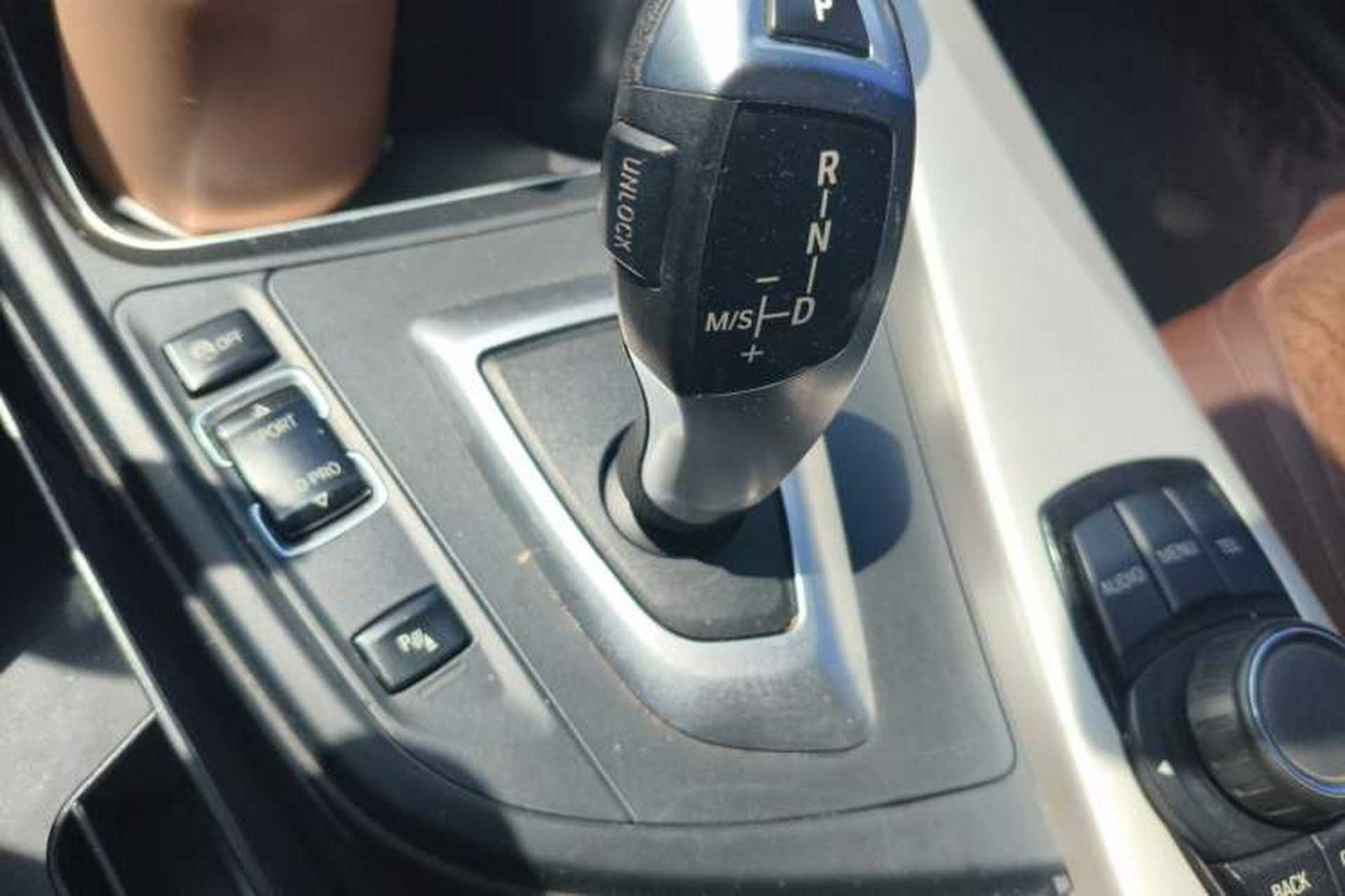 Used BMW 3 Series 2013 Facelifted 320Li Luxury Design Package Gear Lever