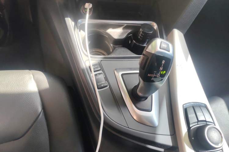 Used BMW 3 Series 2013 320i Sport Edition Gear Lever
