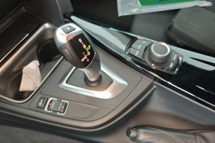 Used BMW 3 Series 2013 320i Sport Touring Edition Gear Lever
