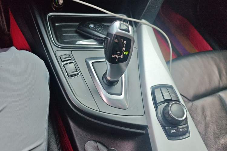 Used BMW 3 Series 2013 320i Sport Edition Gear Lever