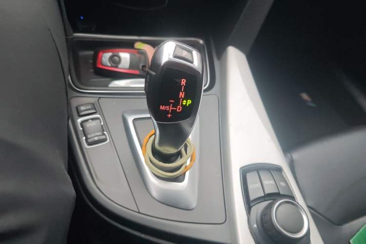 Used BMW 3 Series 2013 320i Sport Edition Gear Lever