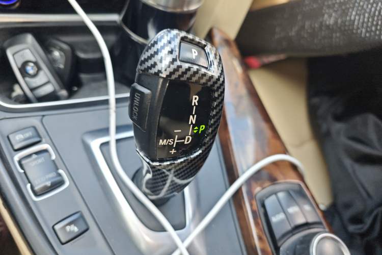 Used BMW 3 Series 2013 320i Sport Edition Gear Lever