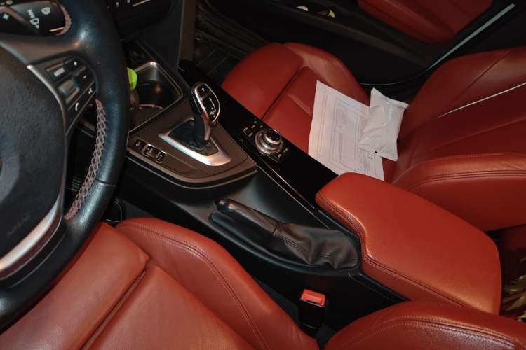 Used BMW 3 Series 2013 320i Sport Design Package Gear Lever