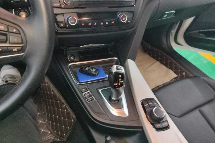 Used BMW 3 Series 2013 320i Sport Touring Edition Gear Lever