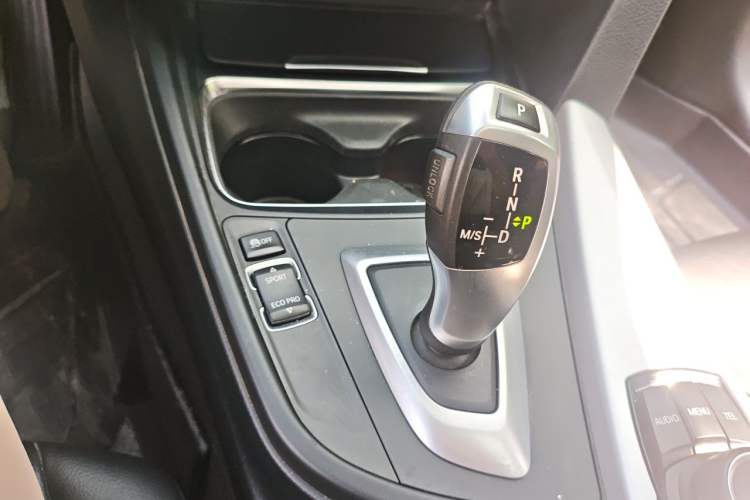 Used BMW 3 Series 2013 320i Sport Edition Gear Lever