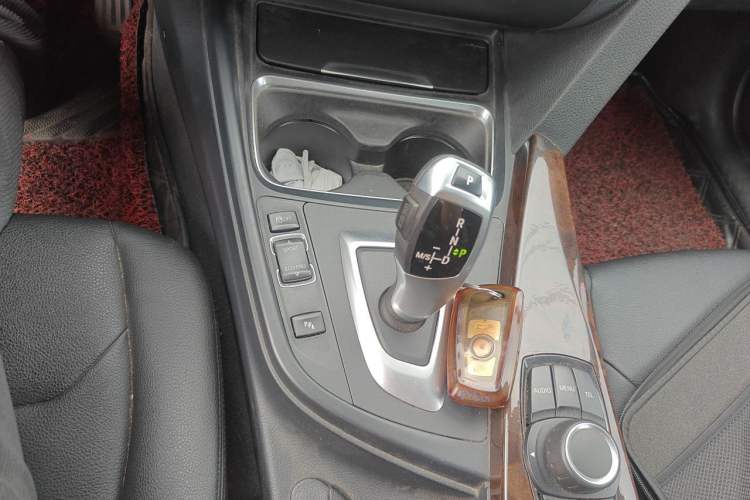 Used BMW 3 Series 2013 320Li Fashion Model Gear Lever