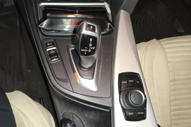 Used BMW 3 Series 2013 320i Sport Edition Gear Lever