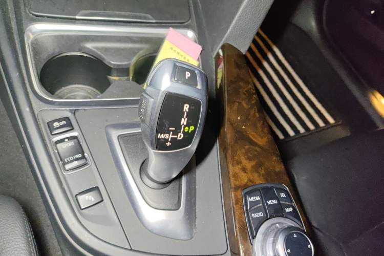 Used BMW 3 Series 2013 Facelifted 320Li Luxury Design Package Gear Lever