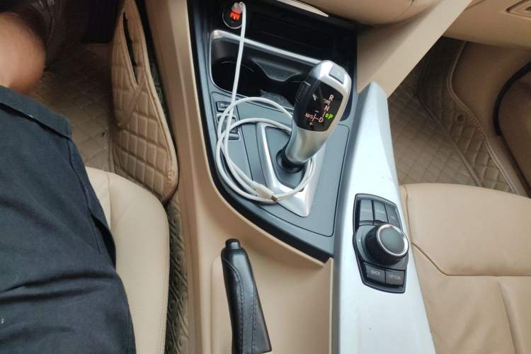 Used BMW 3 Series 2013 320i Sport Edition Gear Lever