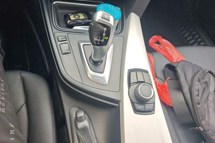 Used BMW 3 Series 2013 316i Active Edition Gear Lever