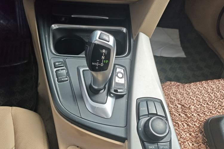 Used BMW 3 Series 2013 320i Sport Edition Gear Lever