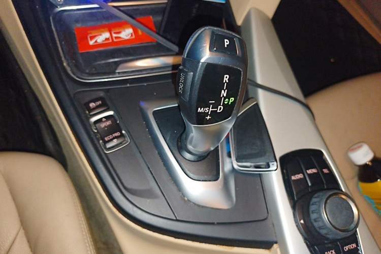 Used BMW 3 Series 2013 320i Sport Edition Gear Lever