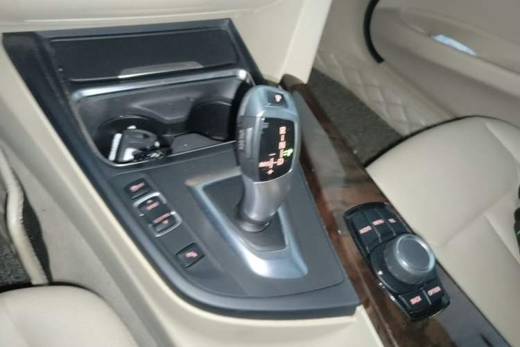 Used BMW 3 Series 2013 320Li Fashion Model Gear Lever