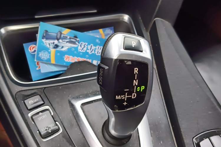 Used BMW 3 Series 2013 320i Sport Edition Gear Lever