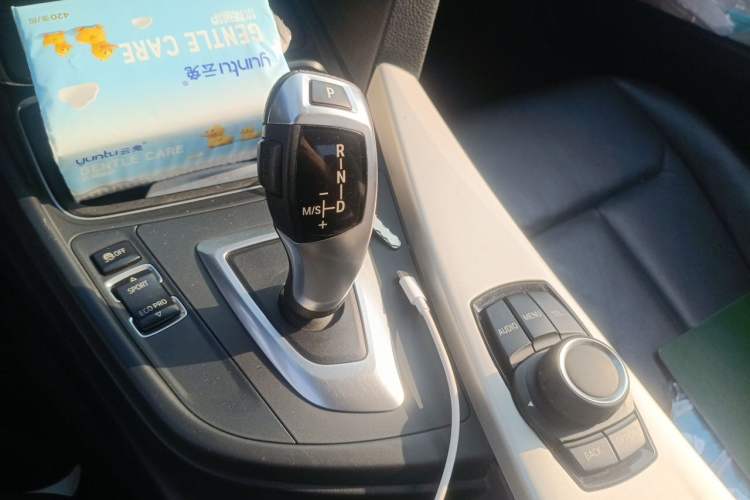 Used BMW 3 Series 2013 320i Sport Edition Gear Lever