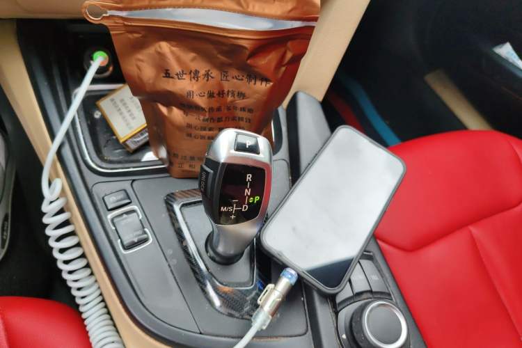 Used BMW 3 Series 2013 320i Active Edition Gear Lever