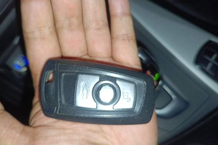 Used BMW 3 Series 2013 320i Active Edition Gear Lever