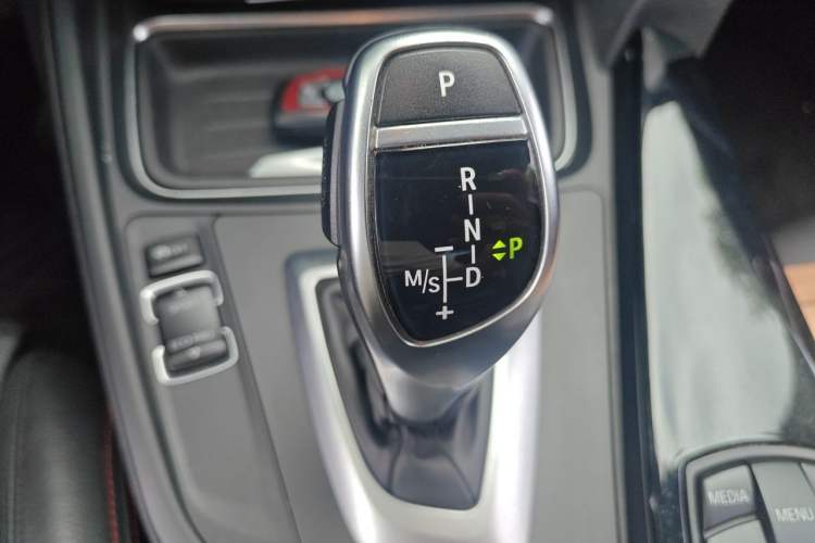 Used BMW 3 Series 2013 320i Sport Design Package Gear Lever