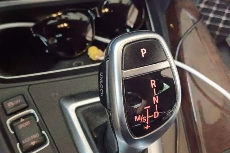 Used BMW 3 Series 2013 328Li Fashion Edition Gear Lever