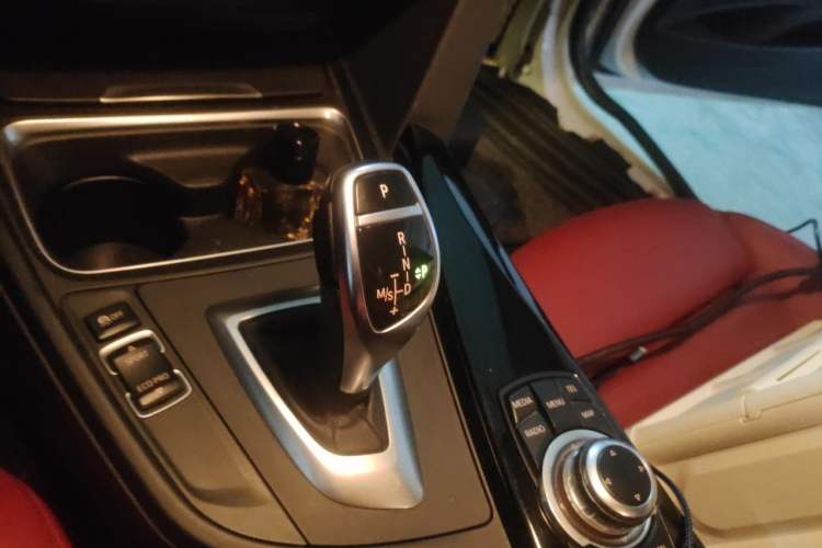Used BMW 3 Series 2013 320i Sport Design Package Gear Lever