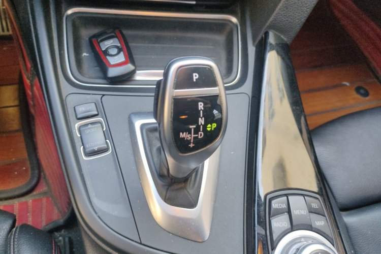 Used BMW 3 Series 2013 Restyled 320i Sport Design Package Gear Lever