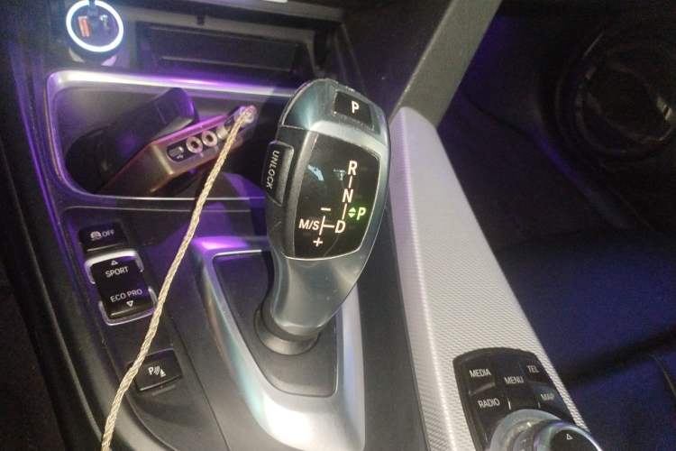 Used BMW 3 Series 2013 320i Sport Edition Gear Lever