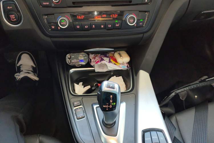 Used BMW 3 Series 2013 320i Sport Touring Edition Gear Lever
