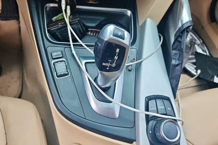 Used BMW 3 Series 2013 320i Sport Edition Gear Lever