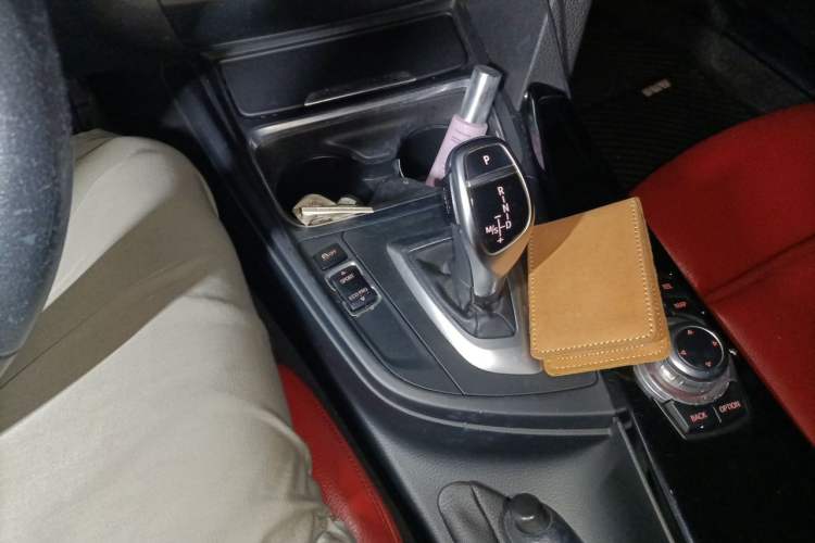 Used BMW 3 Series 2013 320i Sport Design Package Gear Lever