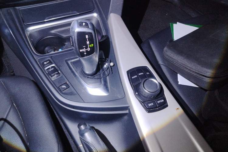 Used BMW 3 Series 2013 320Li Fashion Model Gear Lever