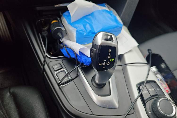 Used BMW 3 Series 2013 320i Sport Edition Gear Lever