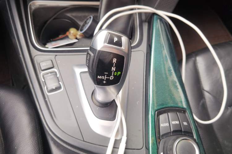 Used BMW 3 Series 2013 320i Sport Edition Gear Lever