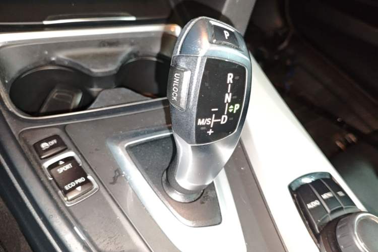Used BMW 3 Series 2013 320i Sport Edition Gear Lever