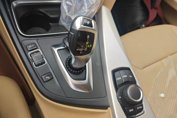 Used BMW 3 Series 2013 320Li Fashion Model Gear Lever