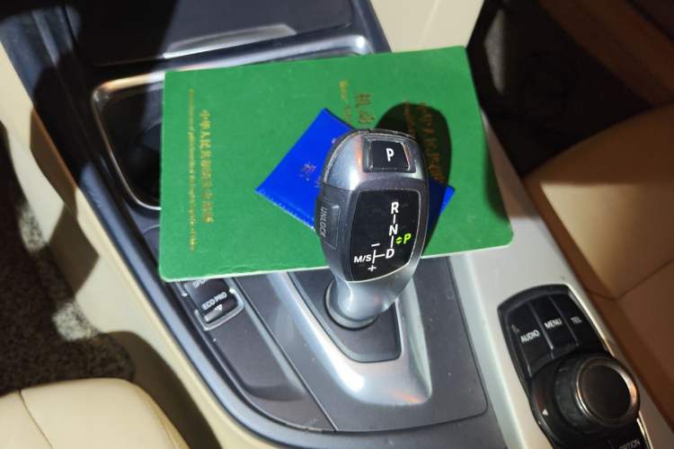 Used BMW 3 Series 2013 320i Sport Edition Gear Lever
