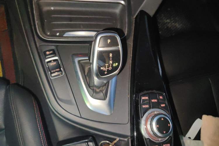Used BMW 3 Series 2013 320i Sport Design Package Gear Lever
