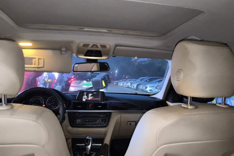 Used BMW 3 Series 2013 320Li Fashion Model Headliner