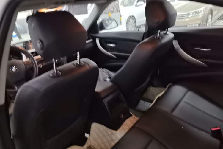 Used BMW 3 Series 2013 320i Active Edition Headliner
