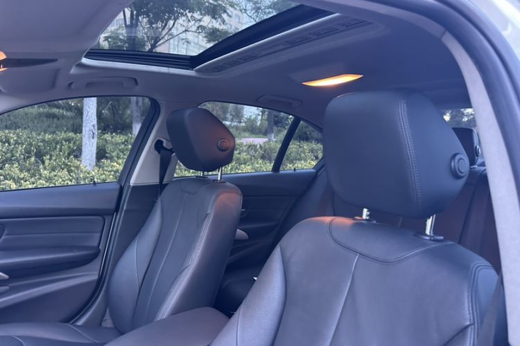 Used BMW 3 Series 2013 320i Sport Edition Interior 1
