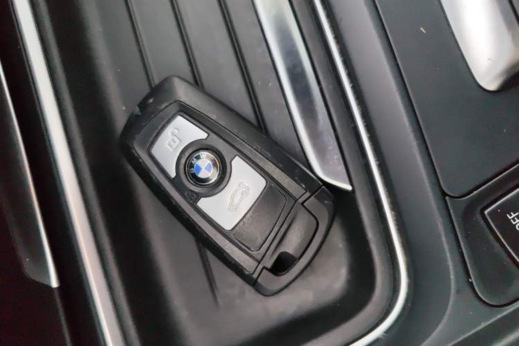 Used BMW 3 Series 2013 316i Active Edition Interior 1