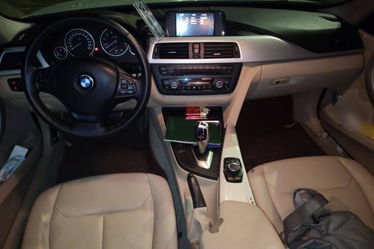 Used BMW 3 Series 2013 320i Sport Edition Interior 2