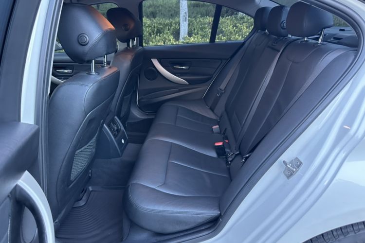 Used BMW 3 Series 2013 320i Sport Edition Interior 2