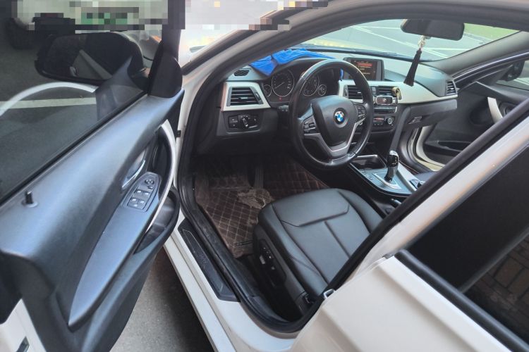 Used BMW 3 Series 2013 320i Sport Touring Edition Interior 3