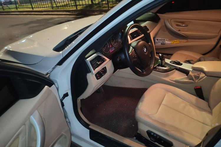 Used BMW 3 Series 2013 320i Sport Edition Interior 3
