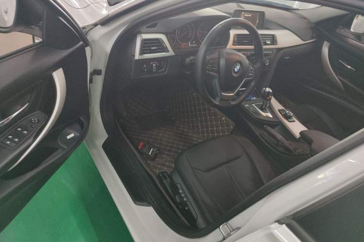 Used BMW 3 Series 2013 320i Sport Touring Edition Interior 3