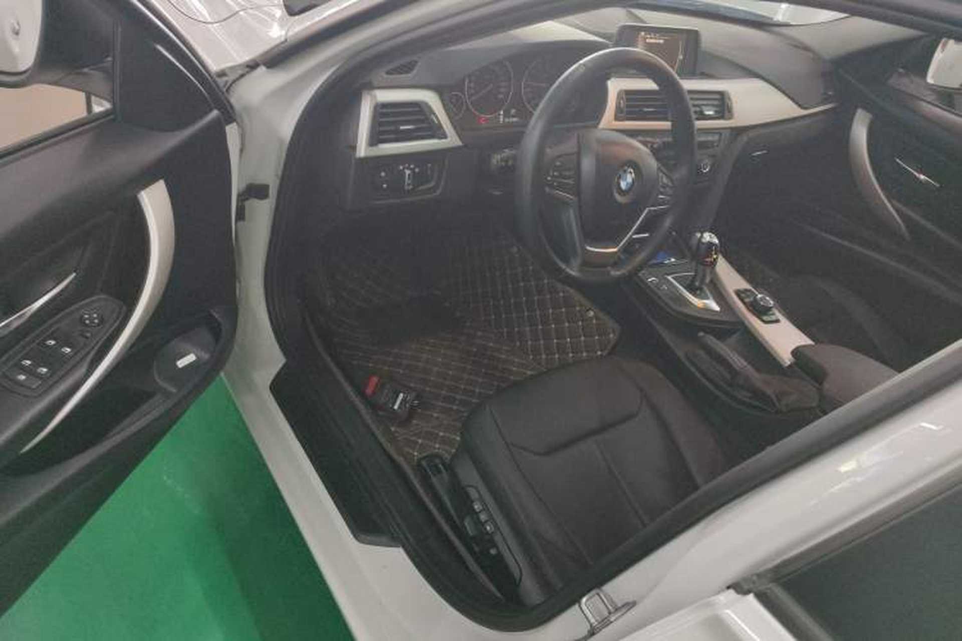 Used BMW 3 Series 2013 320i Sport Touring Edition Interior 3